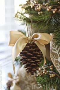 pomme-de-pin-noel